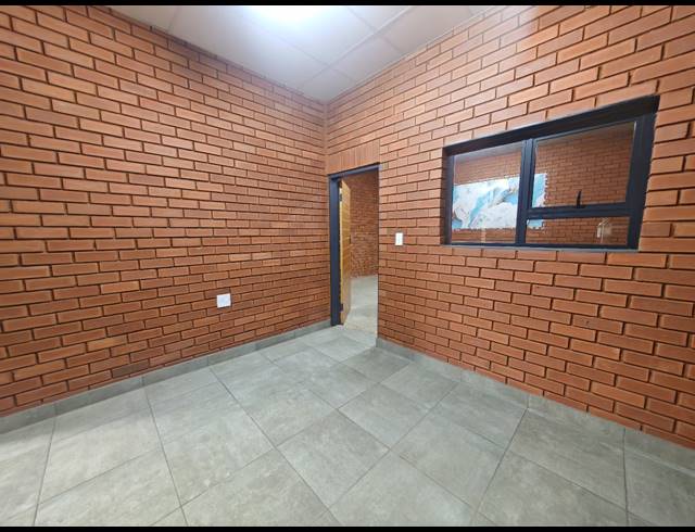 243M² WAREHOUSE TO LET IN ORMONDE